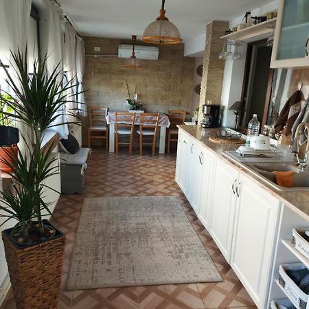 Appartamento Flomar By The Sea Mangalia Esterno foto